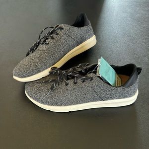 Tom’s Black and White Cabrillo Shoes Size 11.5